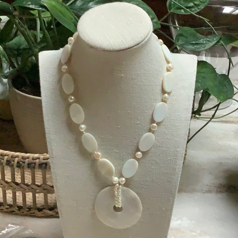 😍Shell Medallion Necklace😍 - Picture 11 of 11